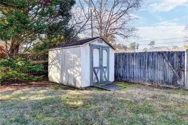 view of outdoor structure featuring a yard