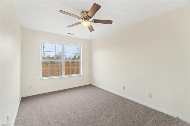 carpeted empty room featuring ceiling fan