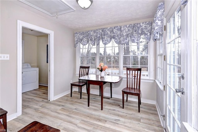 sunroom with washer / clothes dryer