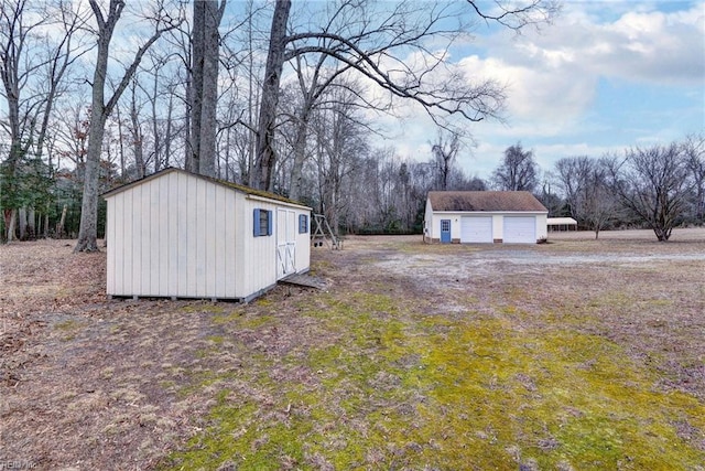 view of yard featuring a shed and a garage