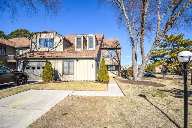 view of front of home featuring a garage and a front yard