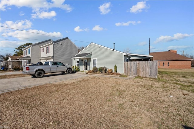 view of front of house with a front yard