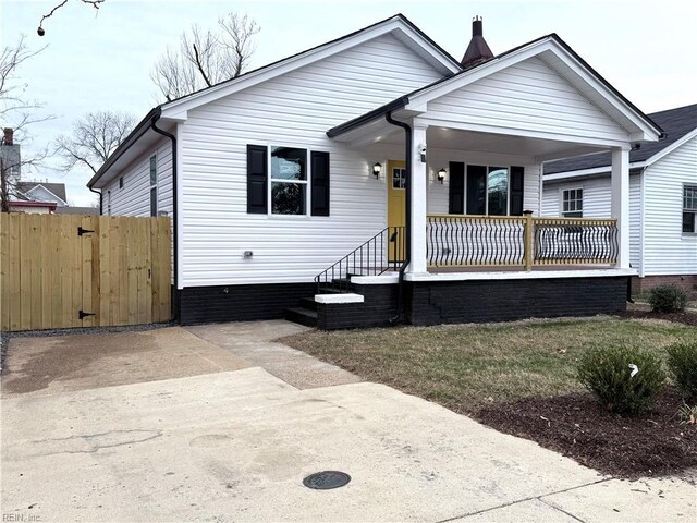 view of front facade with covered porch