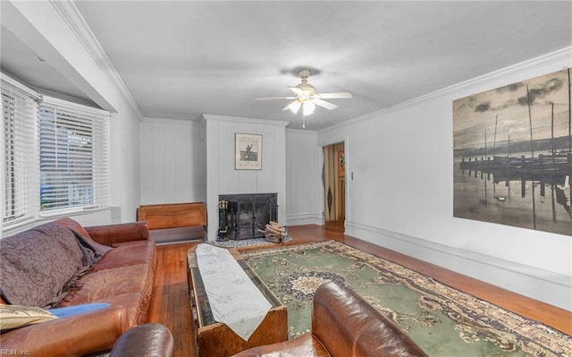 living room with crown molding, ceiling fan, and hardwood / wood-style floors