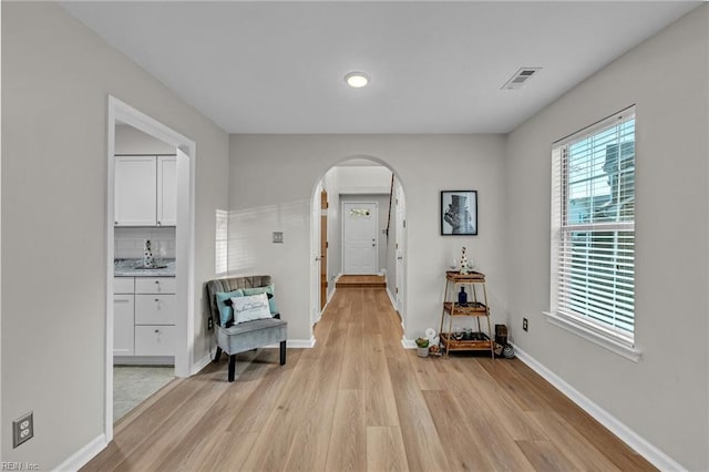 living area with light hardwood / wood-style flooring