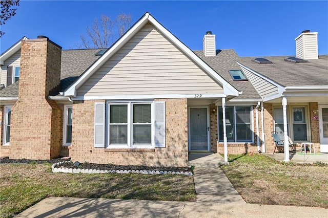 view of front of property with a front lawn