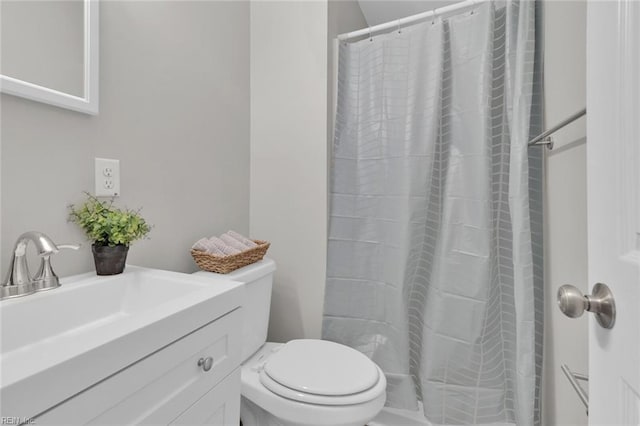 bathroom with vanity, toilet, and curtained shower