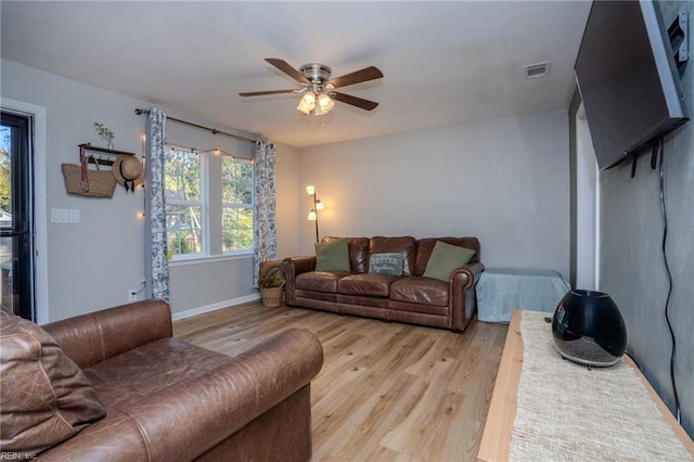 living room featuring light hardwood / wood-style floors and ceiling fan