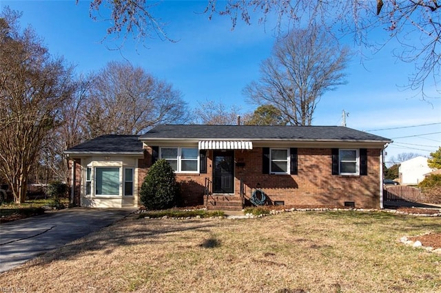 single story home featuring a front lawn