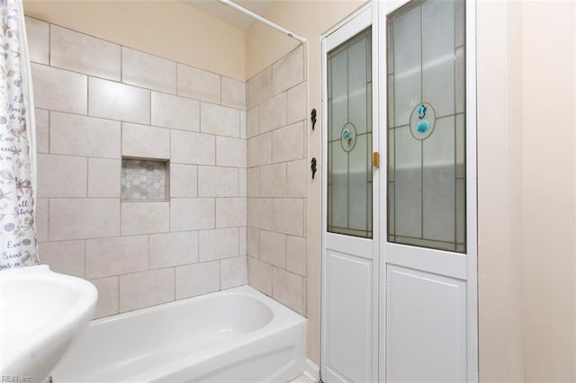 bathroom with sink and shower / bathtub combination with curtain