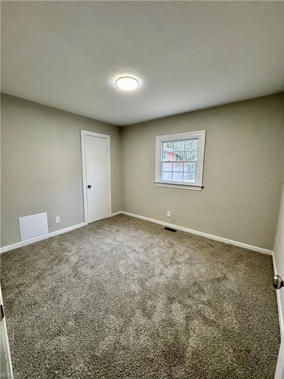 view of carpeted spare room