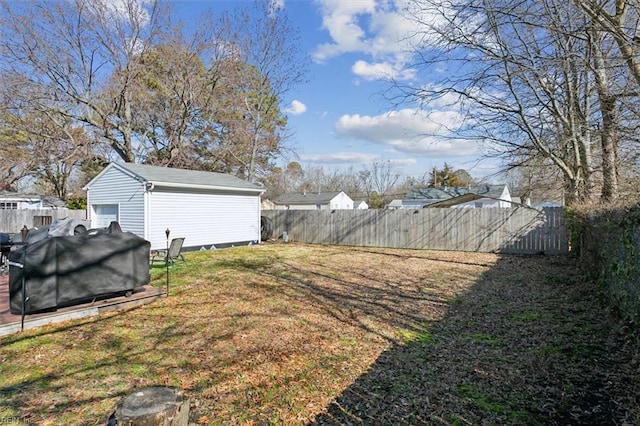 view of yard with an outdoor structure