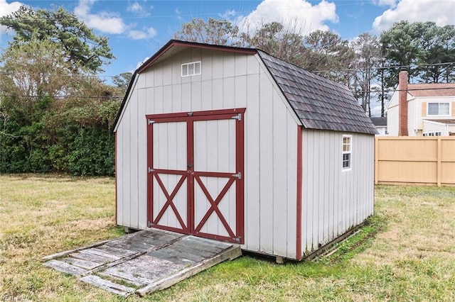 view of outdoor structure featuring a yard