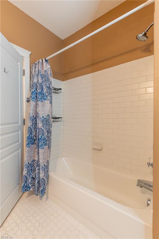 bathroom with shower / bath combo with shower curtain