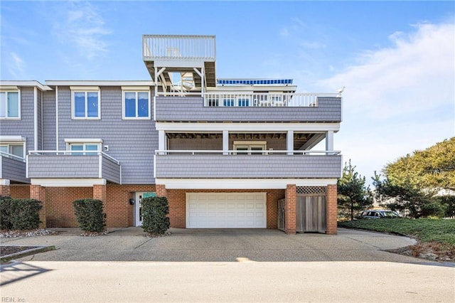 view of front facade featuring a garage