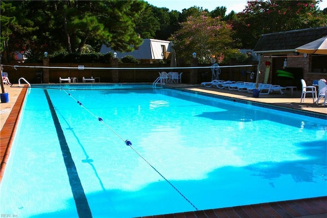 view of swimming pool