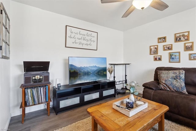 living room featuring hardwood / wood-style flooring and ceiling fan