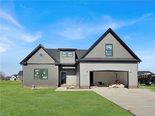 modern farmhouse with roof with shingles, driveway, and a front lawn