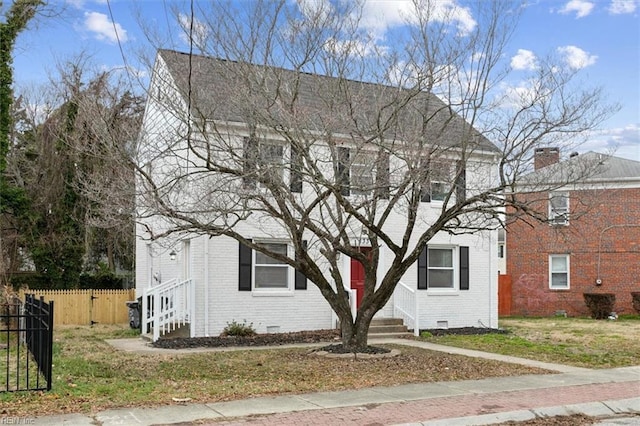 view of front of home with a front lawn