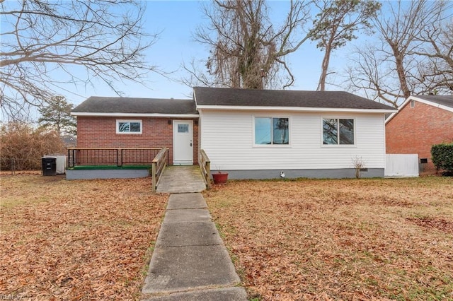 view of front of property with a front yard