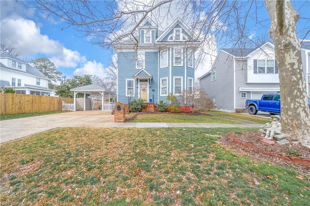 view of front of house featuring a carport and a front lawn