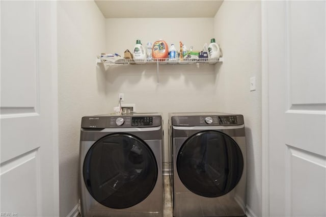 washroom featuring washing machine and clothes dryer