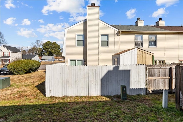 back of house featuring a lawn