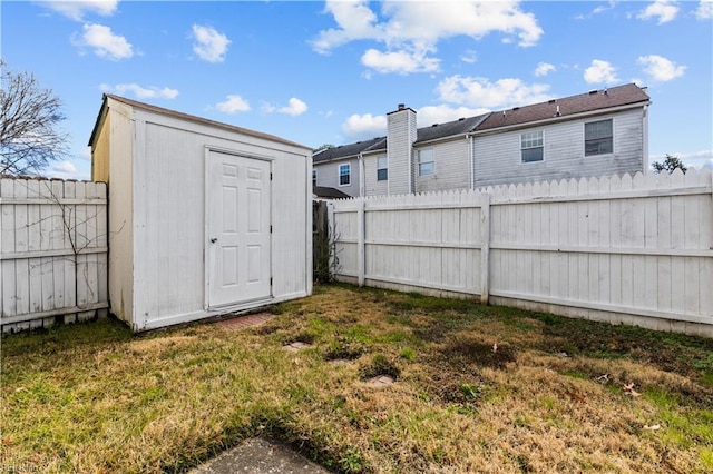 view of yard featuring a storage shed