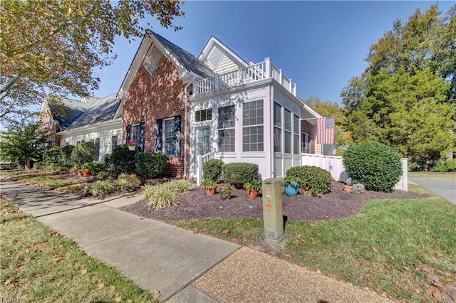 view of front of home featuring a balcony