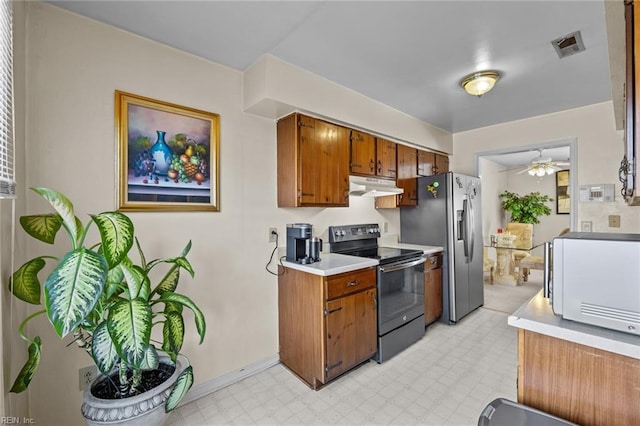 kitchen featuring black / electric stove, ceiling fan, and stainless steel refrigerator with ice dispenser