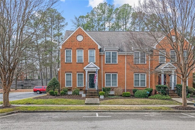 view of front facade with a front lawn