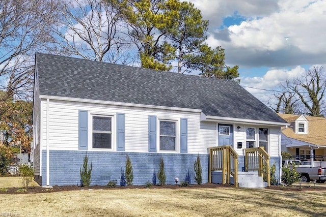 view of front facade featuring a front lawn