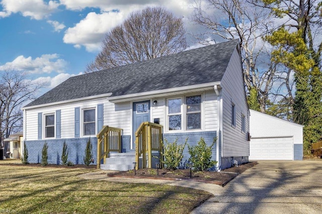 view of front of property with a front yard