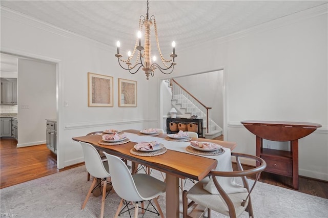 dining room featuring crown molding and light hardwood / wood-style floors