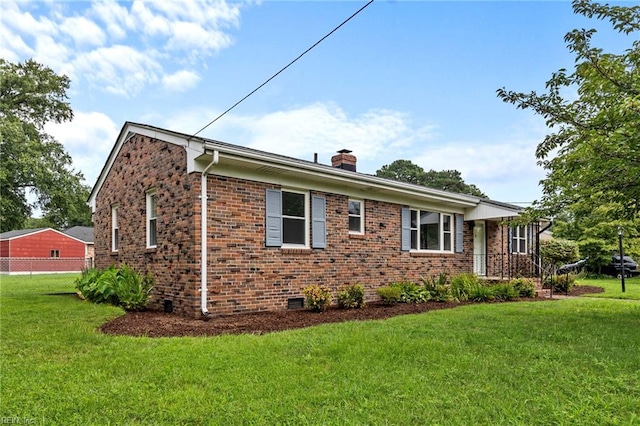 view of front of home with a front lawn