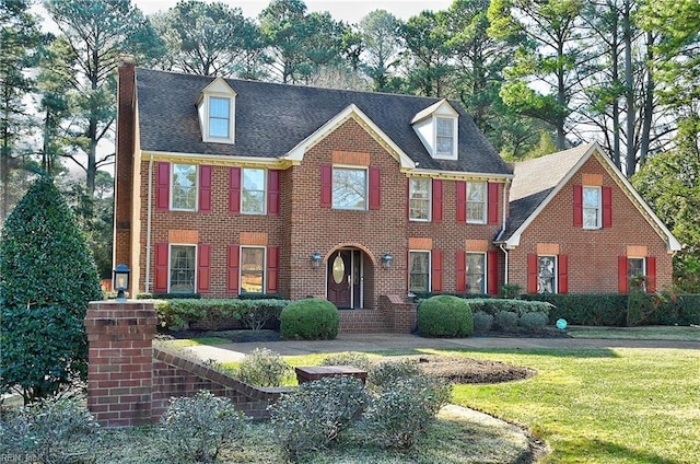 view of front facade featuring a front lawn