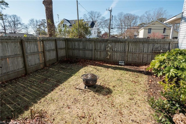 view of yard featuring a fire pit