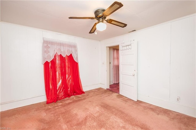 carpeted empty room featuring ceiling fan