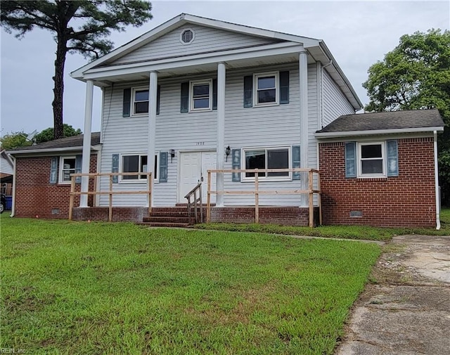 view of front of home with covered porch and a front lawn