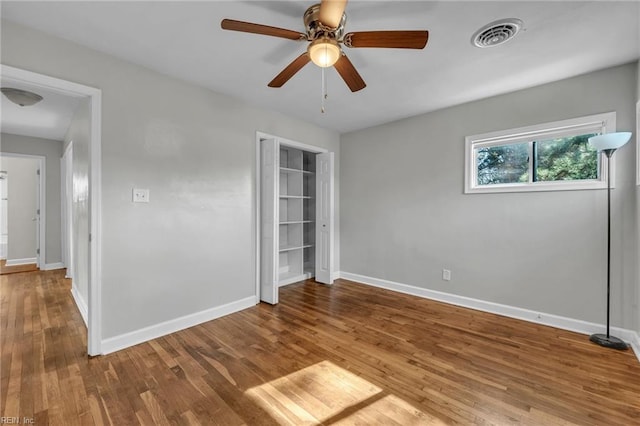 unfurnished room with wood-type flooring and ceiling fan