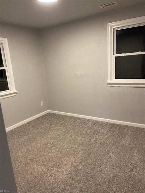 spare room with carpet flooring