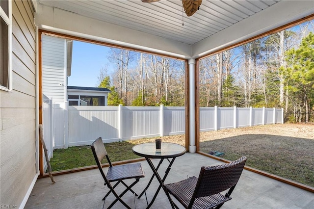 sunroom / solarium featuring ceiling fan