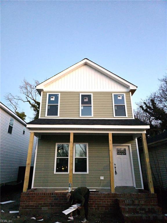 view of front of house featuring a porch