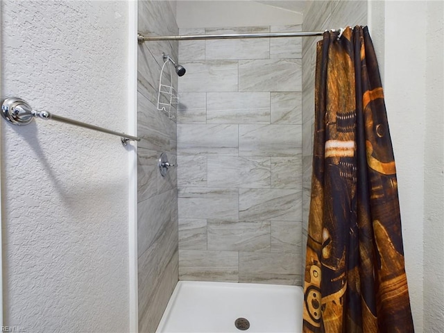 bathroom featuring curtained shower