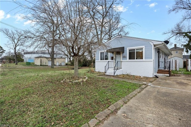 view of front of home with a front lawn