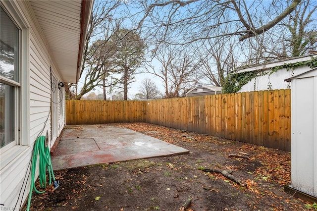 view of yard with a patio area