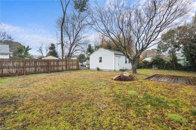 view of yard featuring a storage shed