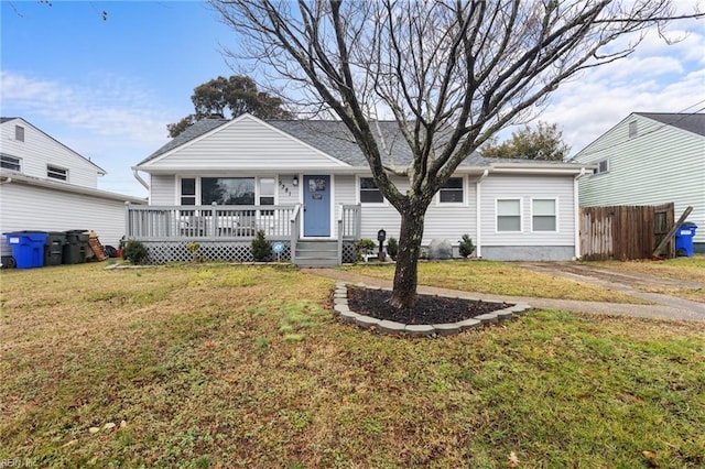 view of front facade featuring a front lawn and covered porch