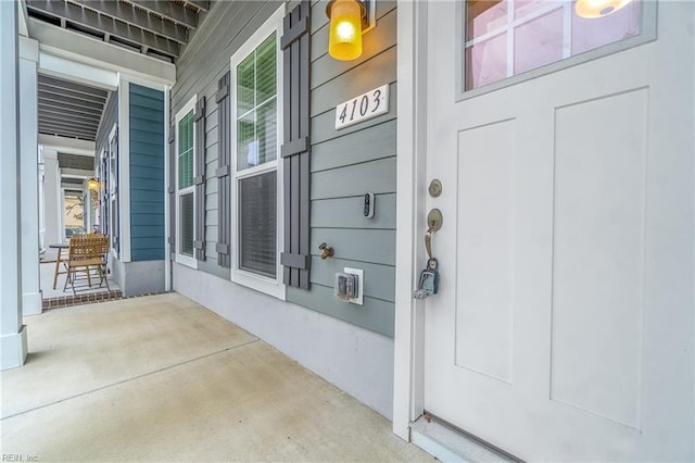 property entrance featuring covered porch