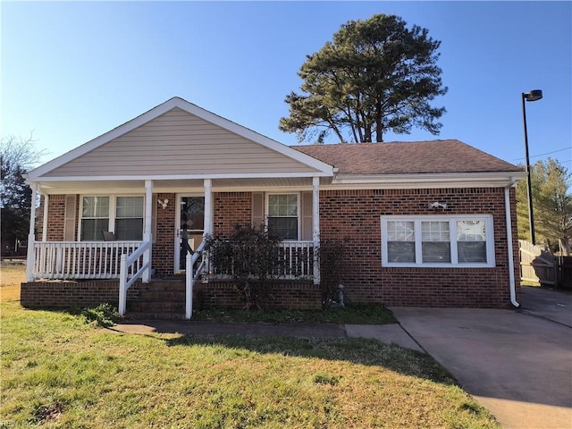 view of front facade with a porch and a front yard